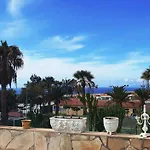 Sunny House With Private Pool And Sea View أذيخي