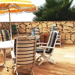 Sunny House With Private Pool And Sea View بيت للعطل