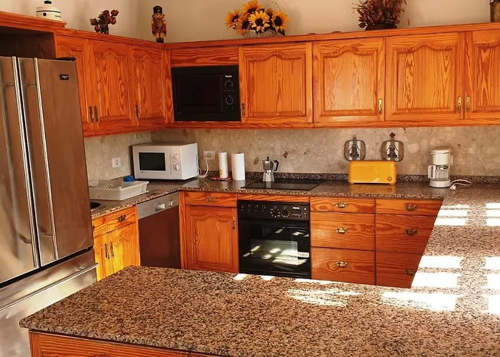 Sunny House With Private Pool And Sea View Будинок відпочинку