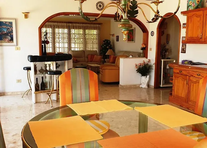 Будинок відпочинку Sunny House With Private Pool And Sea View