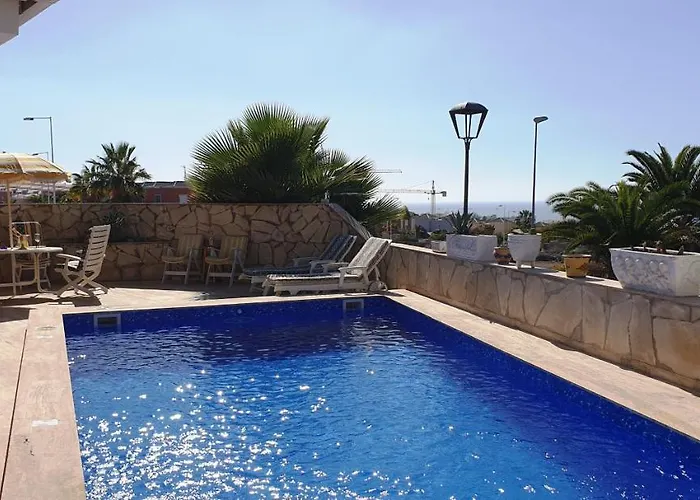 Sunny House With Private Pool And Sea View Будинок відпочинку *