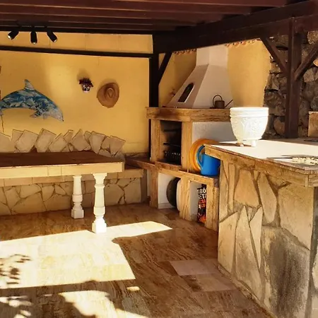 펜션 Sunny House With Private Pool And Sea View