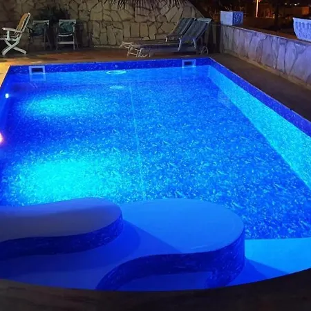 펜션 Sunny House With Private Pool And Sea View