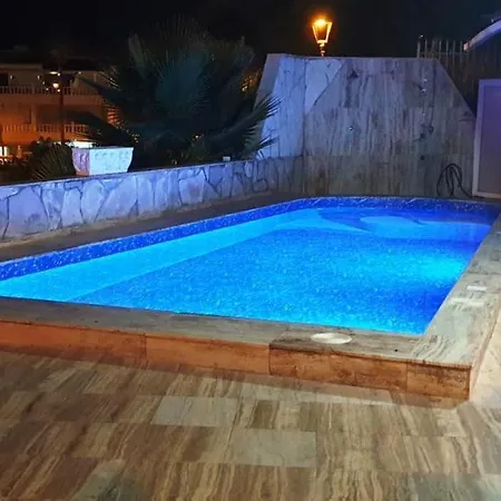 Vakantiehuis Sunny House With Private Pool And Sea View