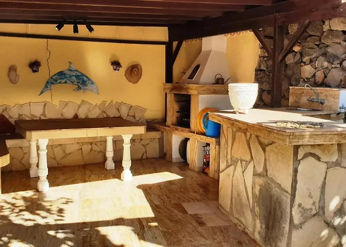 Дом отдыха Sunny House With Private Pool And Sea View