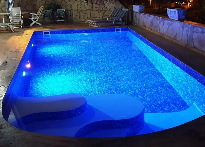 Дом отдыха Sunny House With Private Pool And Sea View