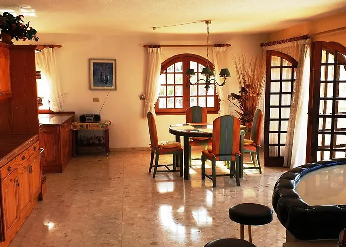 Дом отдыха Sunny House With Private Pool And Sea View *